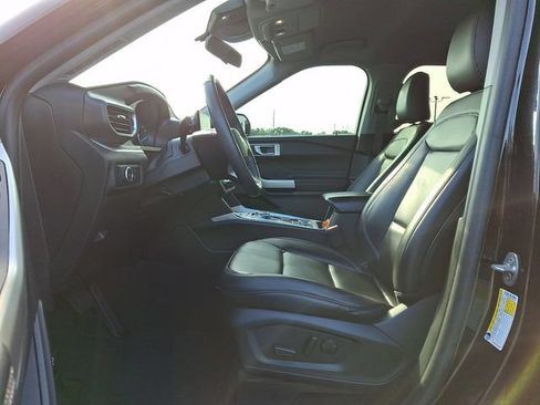 Used 2023 Ford Explorer XLT w/ Equipment Group 202A AWD/4WD image 16