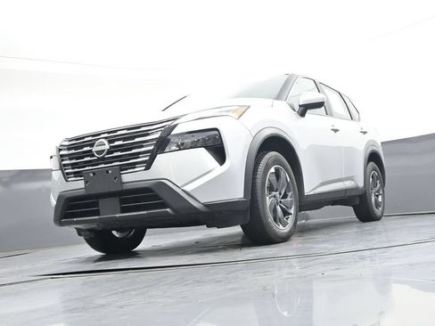 Used 2025 Nissan Rogue SV FWD image 48