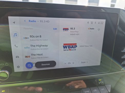 Used 2025 Toyota Camry SE w/ Convenience Package image 25