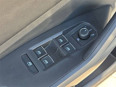 Certified 2024 Volkswagen Jetta SE image 17