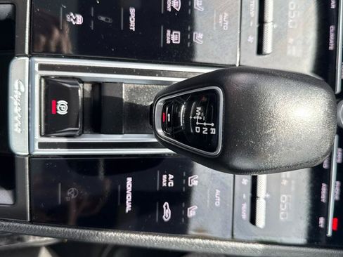 Used 2019 Porsche Cayenne AWD/4WD image 24