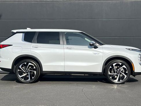 New 2025 Mitsubishi Outlander SE image 4