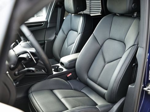 New 2026 Porsche Macan image 5