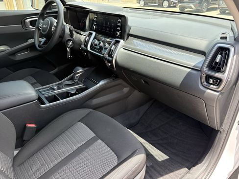 Used 2023 Kia Sorento LX FWD image 29