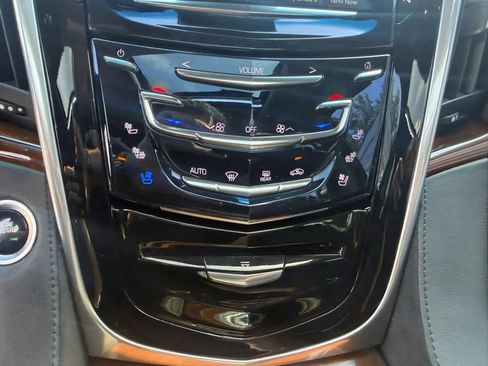 Used 2019 Cadillac Escalade Luxury AWD/4WD image 26