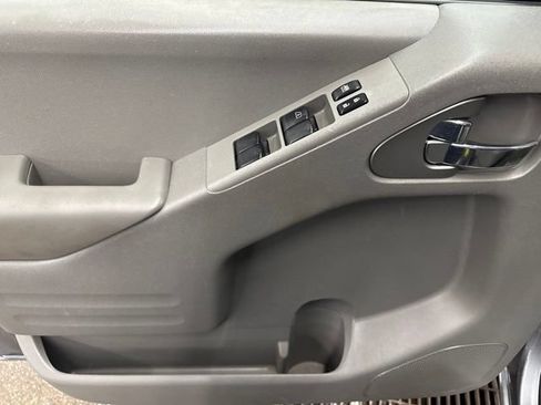 Used 2016 Nissan Frontier SV AWD/4WD image 10