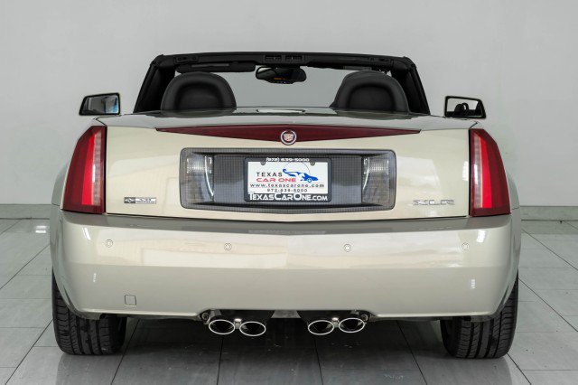 Used 2006 Cadillac XLR RWD image 9