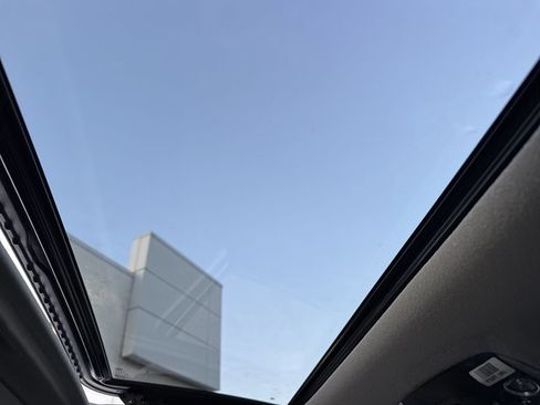 New 2025 Kia Niro EX Touring image 13