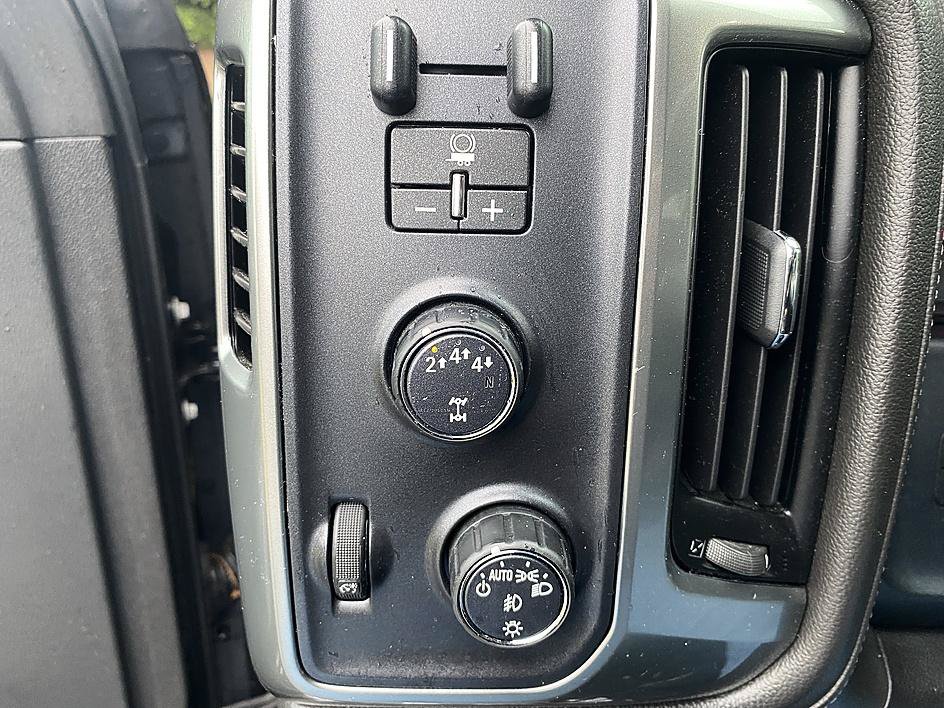 Used 2019 Chevrolet Silverado 2500 LTZ w/ Duramax Plus Package AWD/4WD image 28