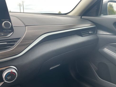 Used 2025 Nissan Altima 2.5 SV image 30