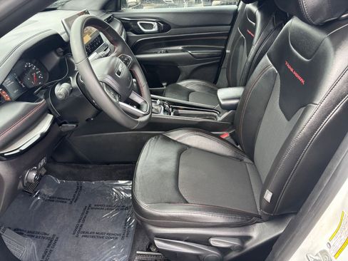Used 2025 Jeep Compass Trailhawk image 23