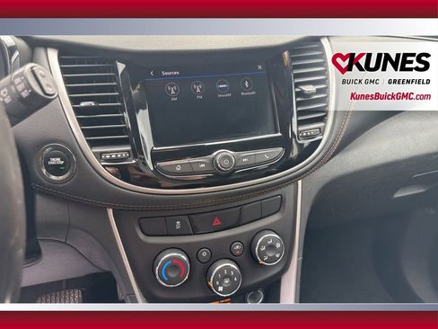Used 2020 Chevrolet Trax LT w/ LT Convenience Package FWD image 25