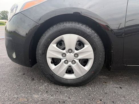 Used 2017 Kia Forte LX FWD image 29