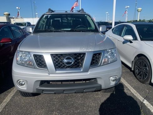Used 2020 Nissan Frontier PRO-4X w/ Pro-4x Utility Package AWD/4WD image 8