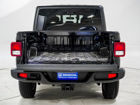 Used 2023 Jeep Gladiator Sport image 7