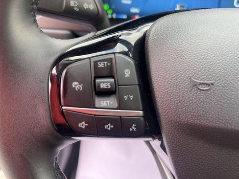 Used 2024 Ford Escape Platinum w/ Premium Technology Package AWD/4WD image 25