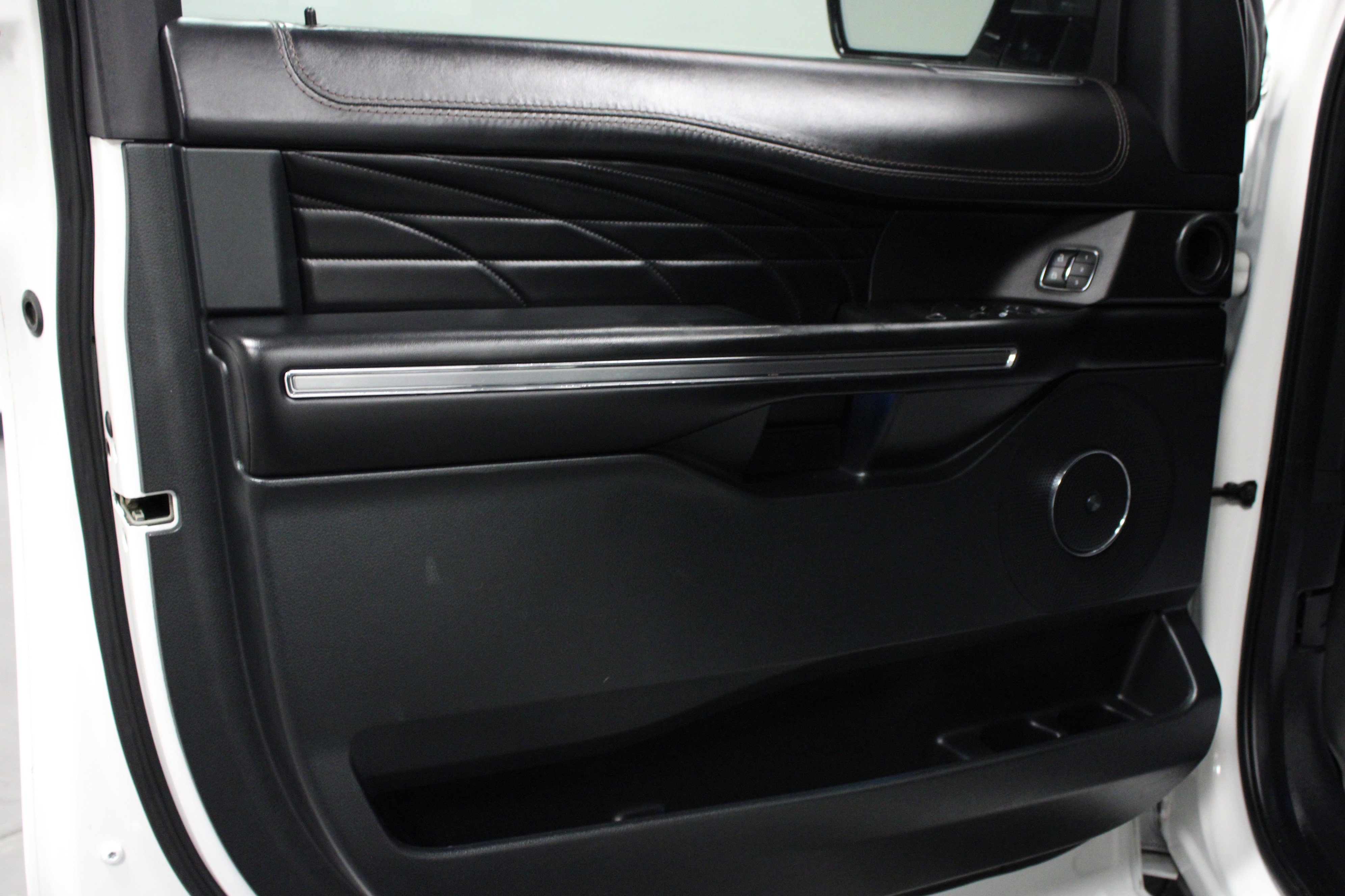 Used 2020 Ford Expedition Platinum AWD/4WD image 11