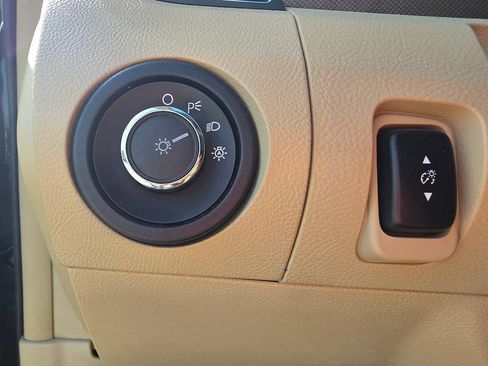 Used 2013 Ford Taurus SE FWD image 44