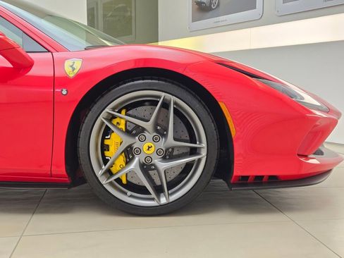 Used 2022 Ferrari F8 Tributo RWD image 8
