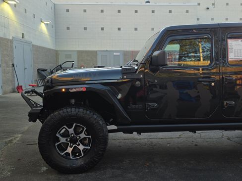 Used 2023 Jeep Gladiator Sport AWD/4WD image 12