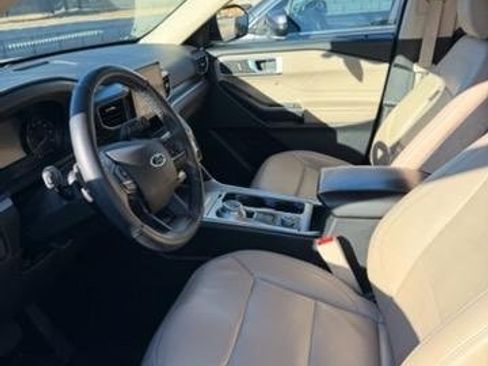 Used 2020 Ford Explorer XLT w/ Equipment Group 202A image 10
