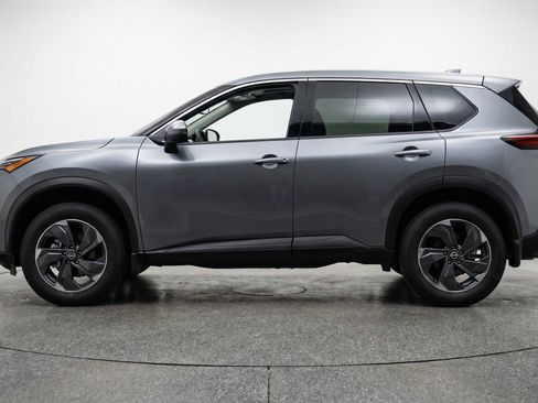Used 2025 Nissan Rogue SV image 5
