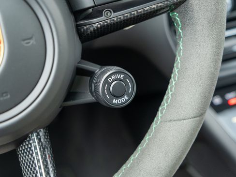 Certified 2025 Porsche Macan GTS AWD/4WD image 36