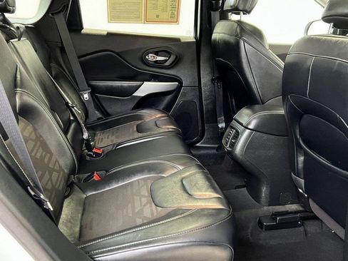 Used 2022 Jeep Cherokee Latitude w/ Sun & Sound Group image 16