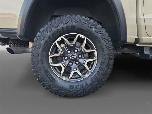Used 2024 Chevrolet Colorado ZR2 w/ Technology Package image 10