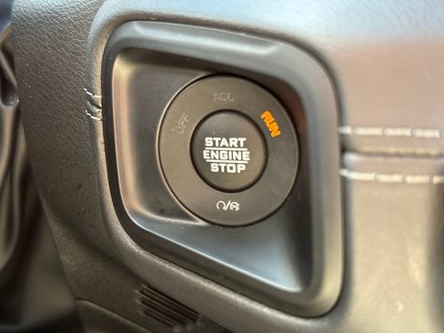 Used 2025 Jeep Wrangler Unlimited Sahara AWD/4WD image 26