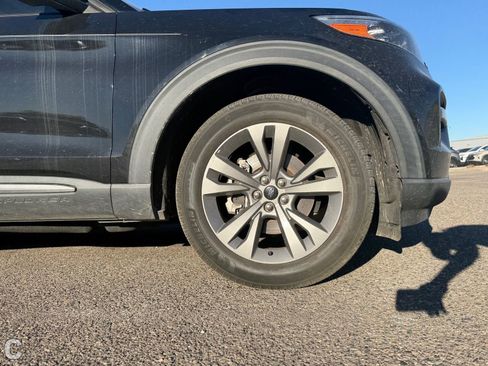 Used 2021 Ford Explorer XLT w/ Equipment Group 202A image 6