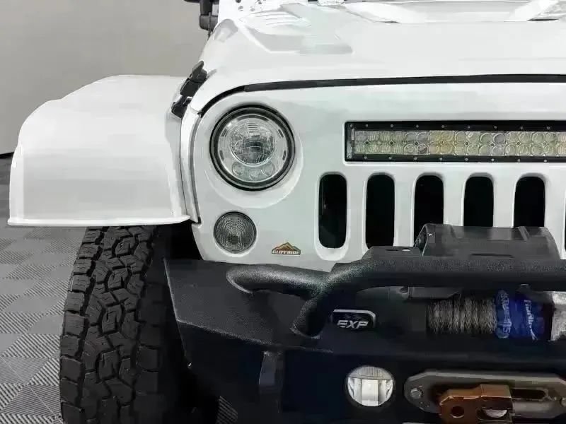 Used 2018 Jeep Wrangler Unlimited Rubicon w/ Connectivity Group AWD/4WD image 47