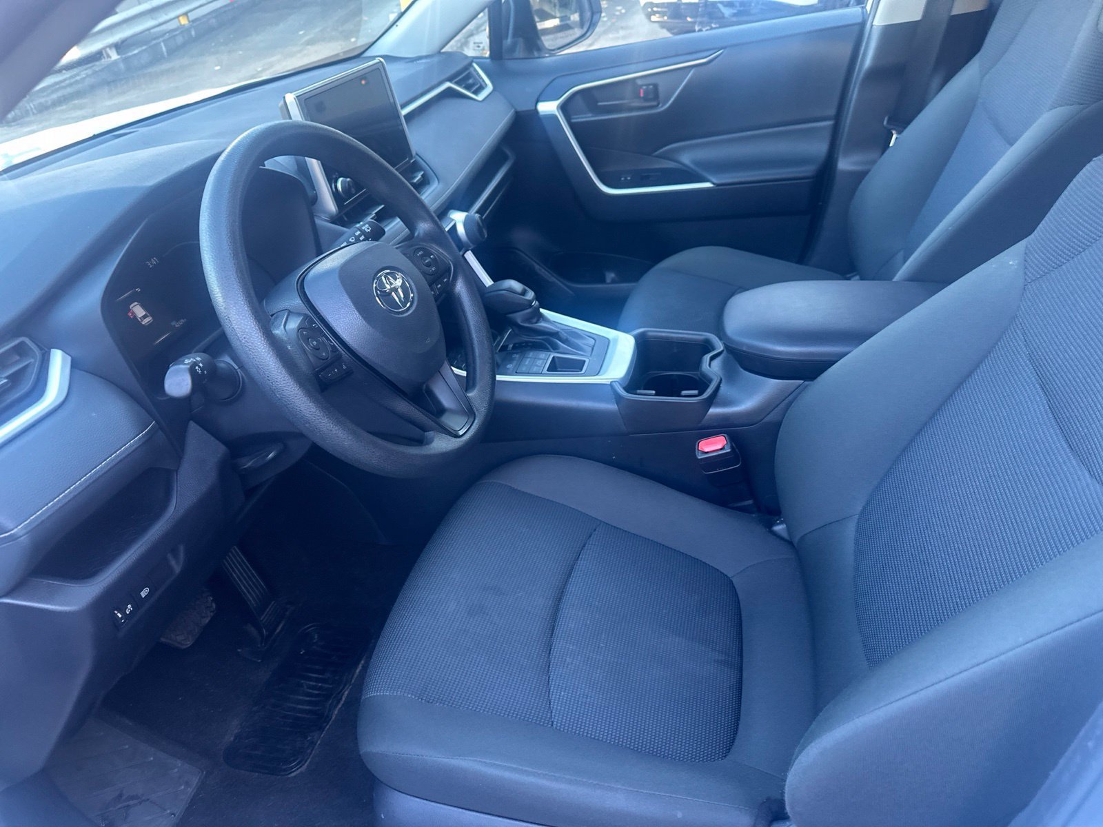 Used 2025 Toyota RAV4 LE AWD/4WD image 9
