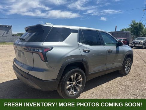 Used 2025 Chevrolet Equinox LT FWD image 2