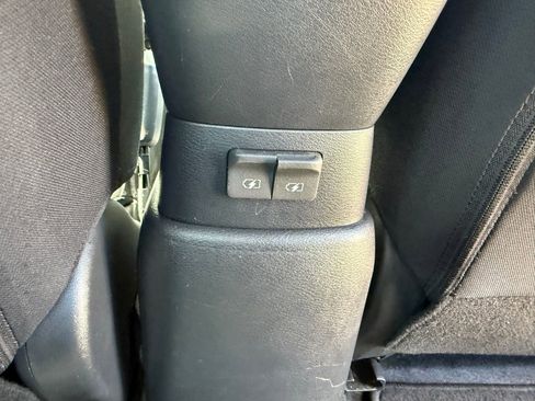 Used 2020 Nissan Versa S image 33