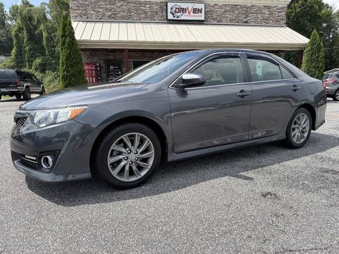 Used 2014 Toyota Camry SE w/ Leather Package FWD image 1