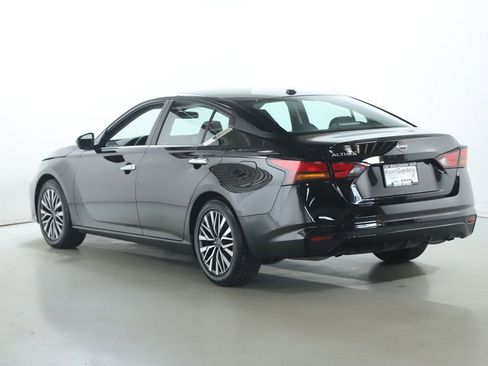 Used 2025 Nissan Altima 2.5 SV FWD image 39