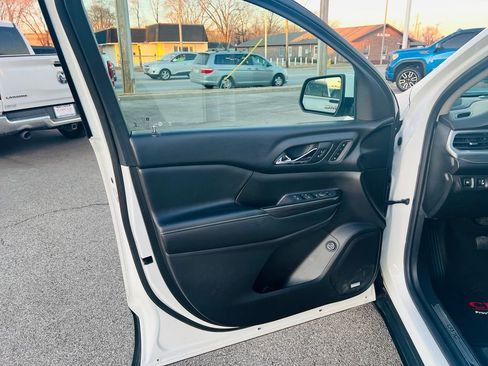 Used 2018 GMC Acadia SLT image 15