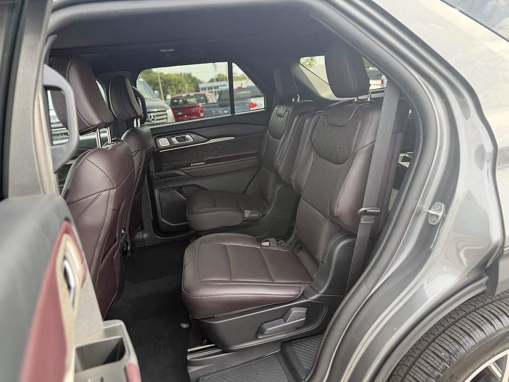 Used 2025 Ford Explorer Platinum w/ Ultimate Package AWD/4WD image 12