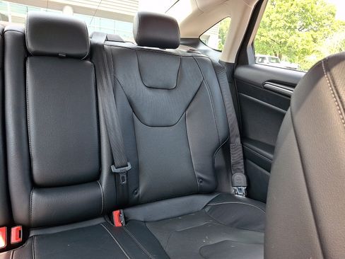 Used 2019 Ford Fusion Energi Titanium FWD image 19