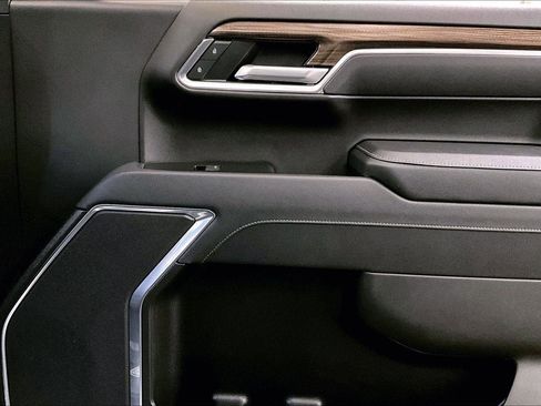 Used 2025 Chevrolet Silverado 1500 LT w/ Safety Package image 23