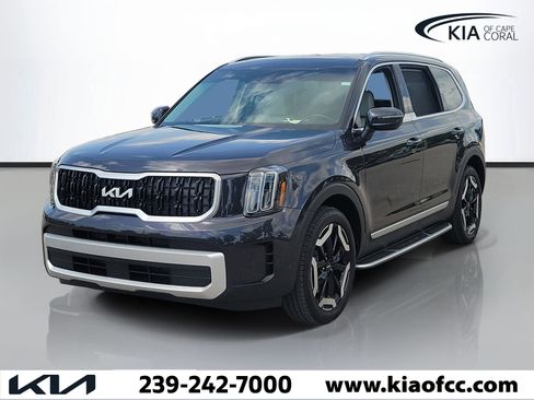 Certified 2025 Kia Telluride EX w/ EX Captain's Chair Package FWD image 3