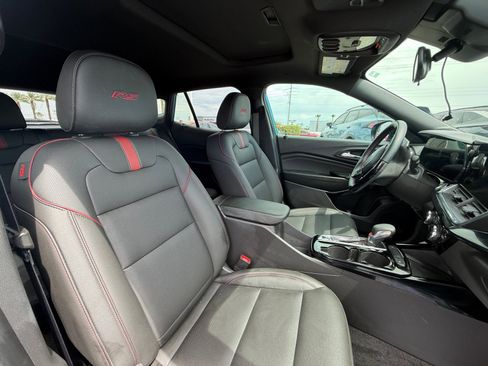 Used 2025 Chevrolet Trax RS w/ Sunroof Package FWD image 19