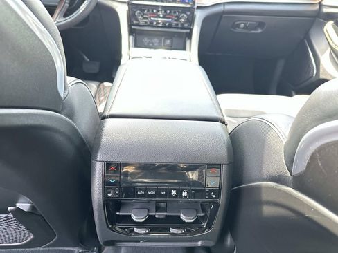 Used 2025 Jeep Grand Cherokee L Summit AWD/4WD image 16