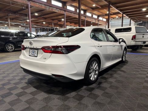 Used 2022 Toyota Camry LE FWD image 5