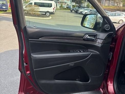 Used 2020 Jeep Grand Cherokee Overland image 15