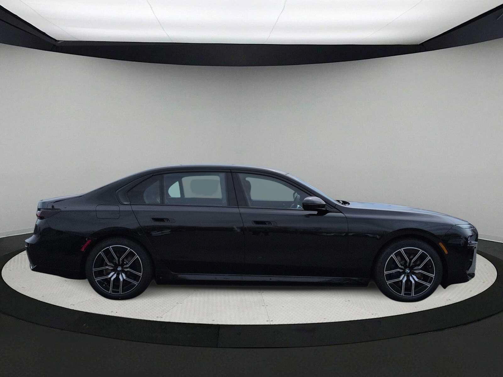 Used 2026 BMW i7 xDrive60 w/ Executive Package AWD/4WD image 9
