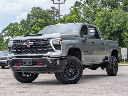 Used 2025 Chevrolet Silverado 2500 ZR2 w/ LPO, Dark Essentials Package AWD/4WD image 4
