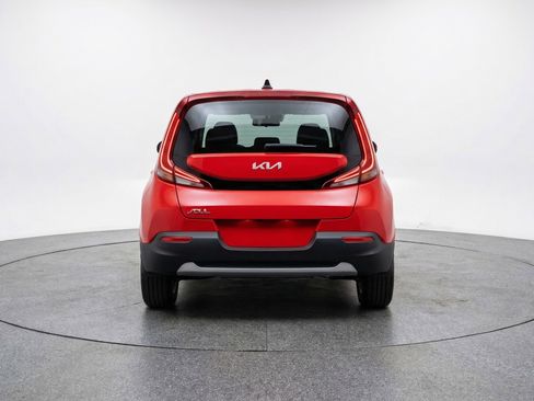Used 2025 Kia Soul LX w/ LX Technology Package FWD image 7