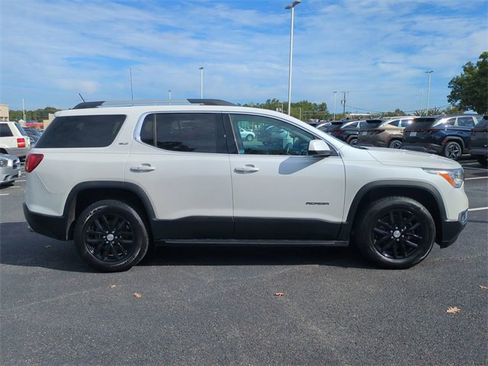 Used 2018 GMC Acadia SLT image 3